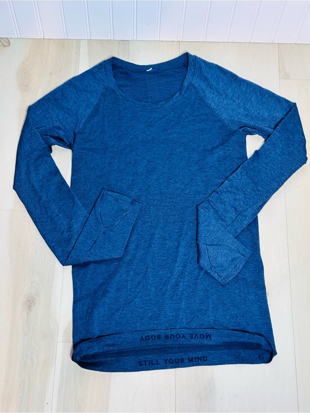 lululemon Swiftly Tech Long Sleeve Shirt 6 Gym Hip length Lightweight Breathable - Picture 6 of 10